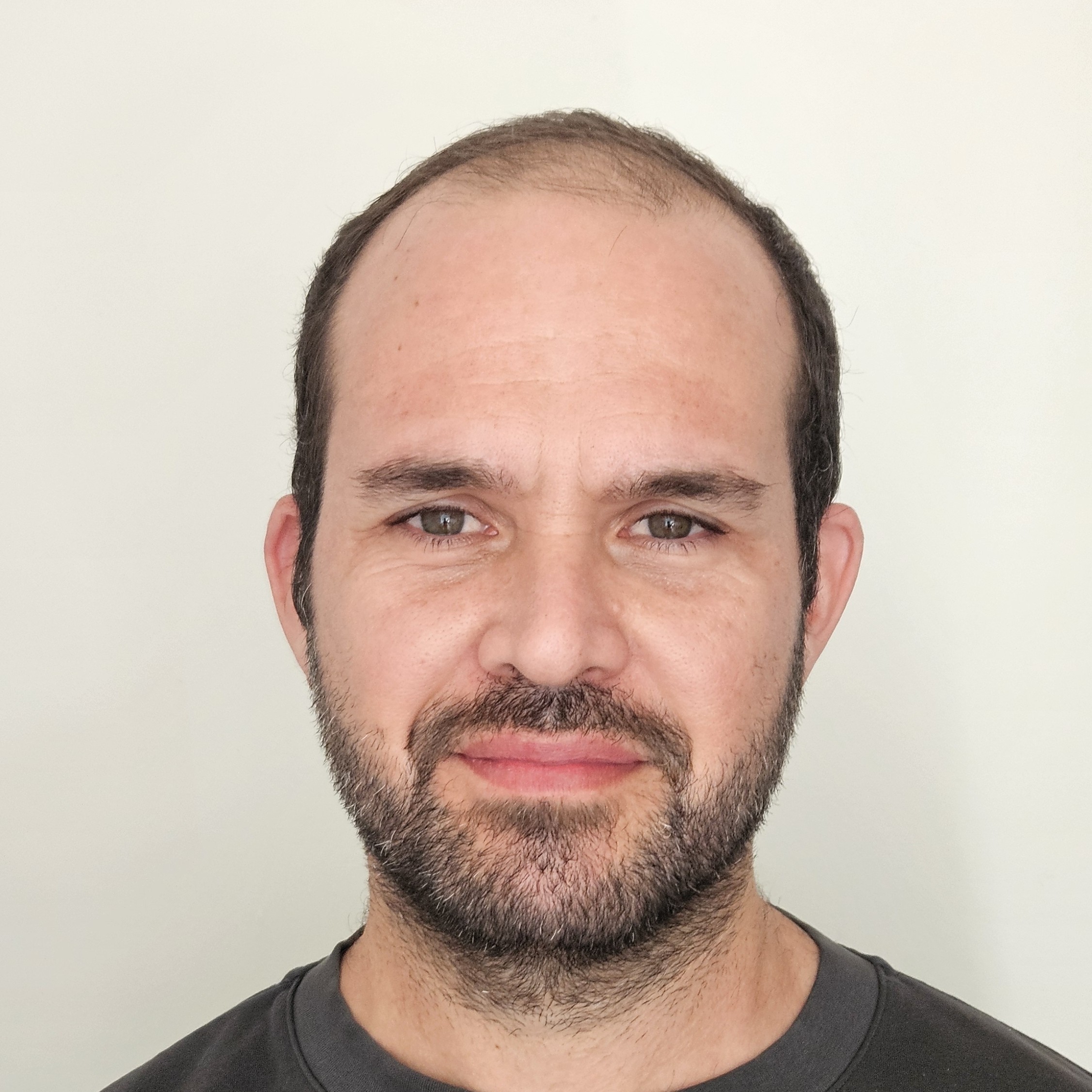 Dr. Ariel Fernández